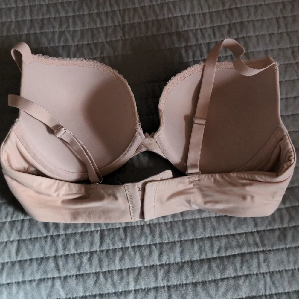 Torrid NWOT Nude Lightly Padded Plunge Bra, size 38B - Picture 6 of 7